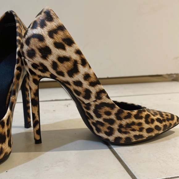 Miss Lola Leopard Heels - Picture 2 of 4